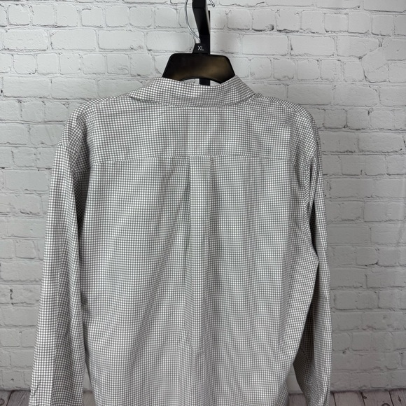 Lands’ End Gray and White Plaid No Iron Twill Traditional Fit Size Medium - Picture 5 of 6